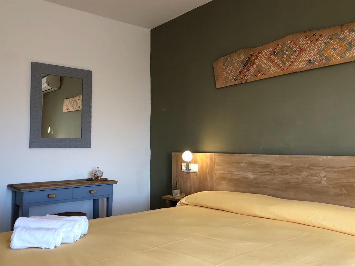 Hostal Santi Es Calo  Exteriör bild